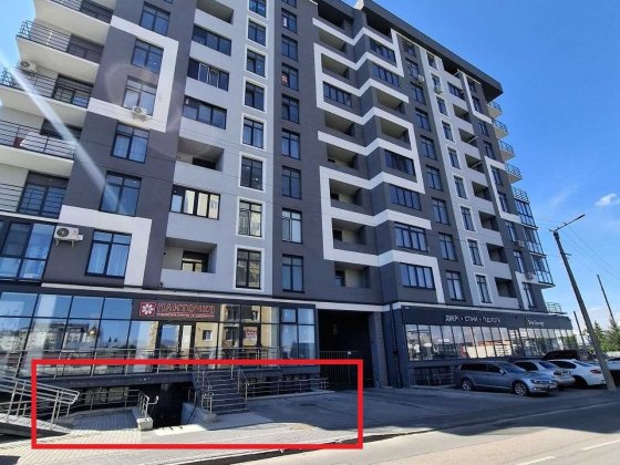 Приміщення з фасадним входом вул. Хмельницького цоколь Ивано-Франковск