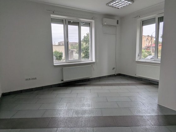 Терміновий продаж комерційного приміщення по вул.Угорницька 10а/ 40,7 м2, прохідне Ивано-Франковск