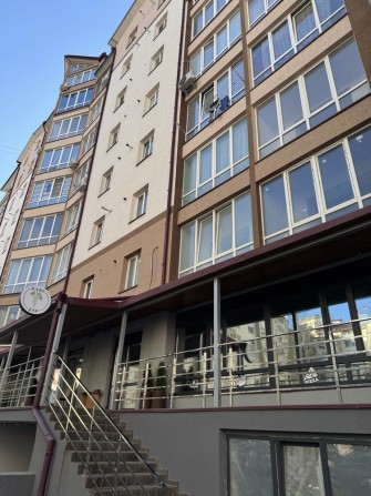 Продаж комерціїйного приміщення, фасадний вхід з ремонтом - фото 1
