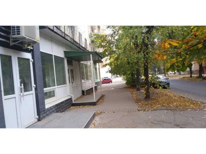 Продаж фасадного нежитлового приміщення 349.1 м² в центрі Сум, вул. Революції Гідності, 9 - фото 1