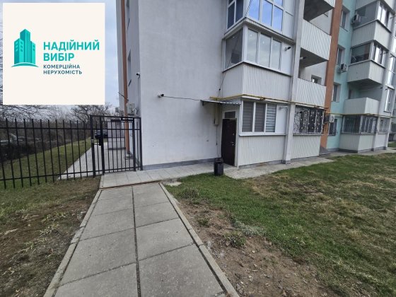 Продаж тихого офісу на 1- му поверсі з окремим входом!