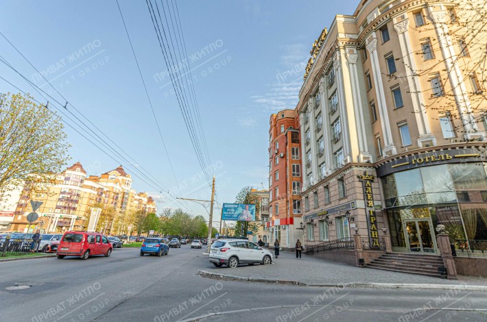 Комерційне приміщення в центрі міста (навпроти "Листопада) - фото 1
