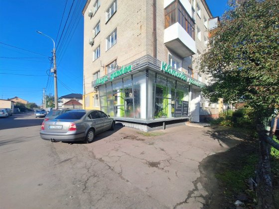 Продається 53,6 кв.м., 1 пов., фасад, окремий вхід Рівне