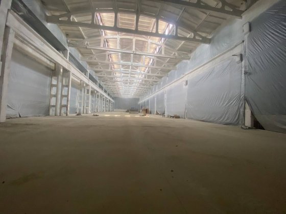 Оренда складу 2700 м² у промисловому районі Тернополя – висота 12 м, заїзд у склад