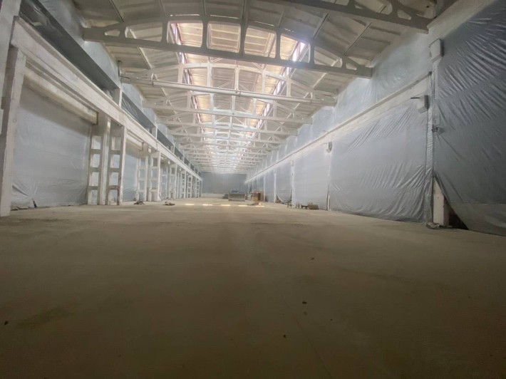 Оренда складу 2700 м² у промисловому районі Тернополя – висота 12 м, заїзд у склад - фото 1