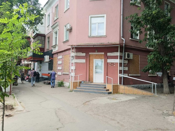 Продмам фасадне приміщення в Миколаїві по вул. Космонавтів площею 86 м.кв - фото 1