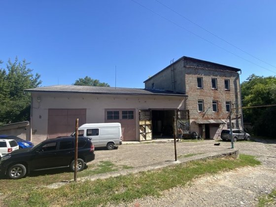 Продам комерцію під СТО, склад, виробництво 870 м2 в центрі Чернівців Черновцы
