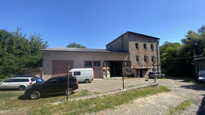 Продам комерцію під СТО, склад, виробництво 870 м2 в центрі Чернівців - фото 1