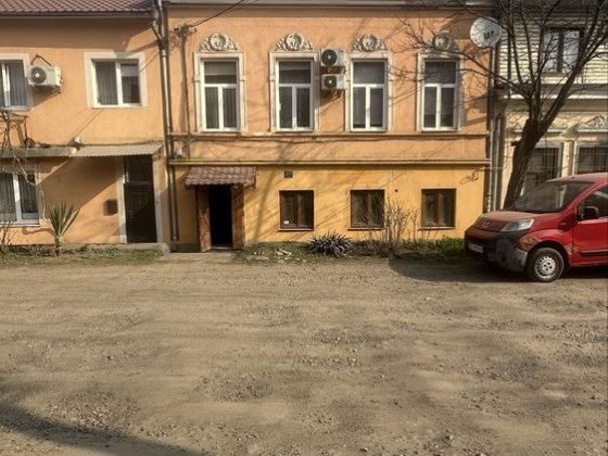 Продаж; Чернівці; приміщення; під ремонт; поряд з центром; Черновцы