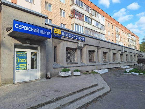 Продам. Фасадна комерція, перший поверх 759,9 кв.м Рівне