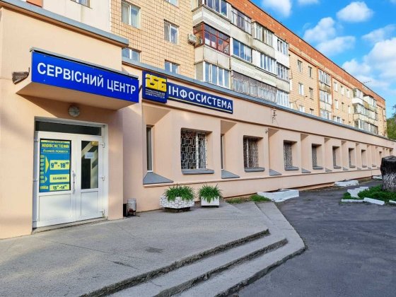 Продам Фасад  557,4 кв.м Рівне
