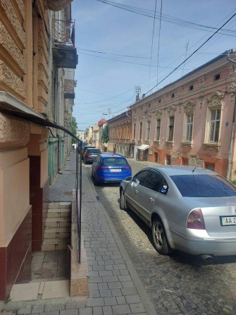 Частина будинку в житловій будівлі в центрі Чернівців - фото 1