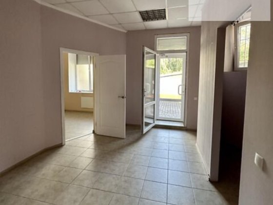 Продаж комерційного приміщення на вул. Коновальця