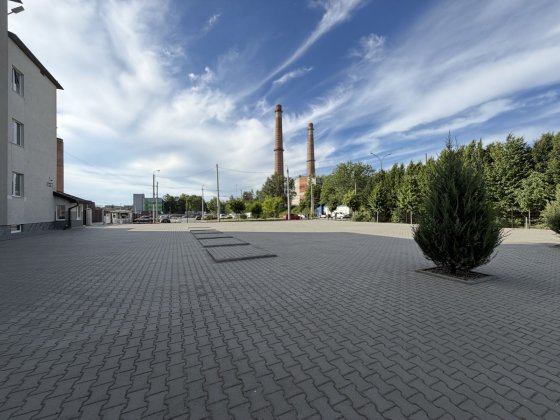 Продаж сучасного комерційного комплексу.