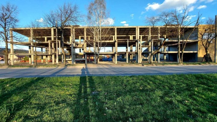 Продам комерційне приміщення  1800м2 на Калинці в Чернівцях - фото 1