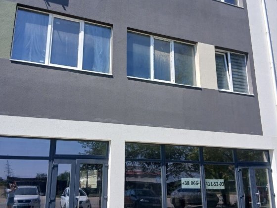 Продаж комерційного прим. 200 кв.м в Ужгороді з діючим орендарем Ужгород