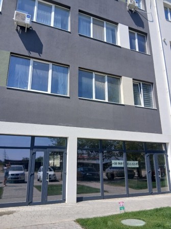 Продаж комерційного прим. 200 кв.м в Ужгороді з діючим орендарем - фото 1