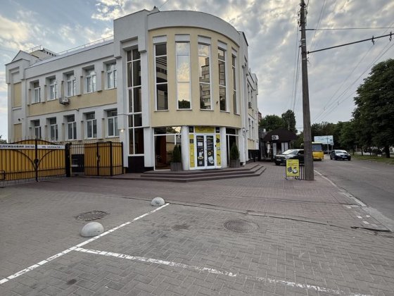 Фасадна окрема будівля по бул. Шевченка! 712м2, 6 соток Черкассы