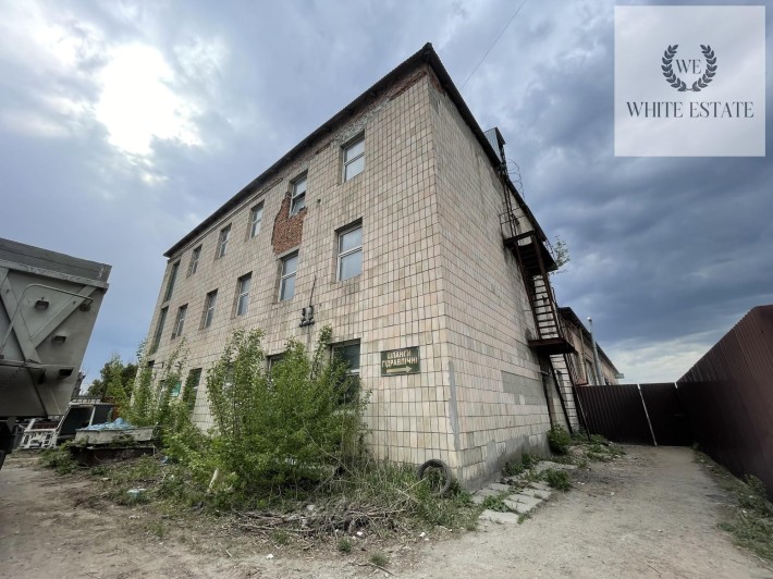 Продаж комерційної будівлі з ділянкою - фото 1