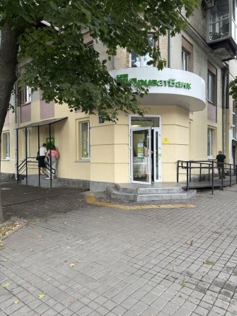 Продам фасадне приміщення в самому центрі міста - фото 1