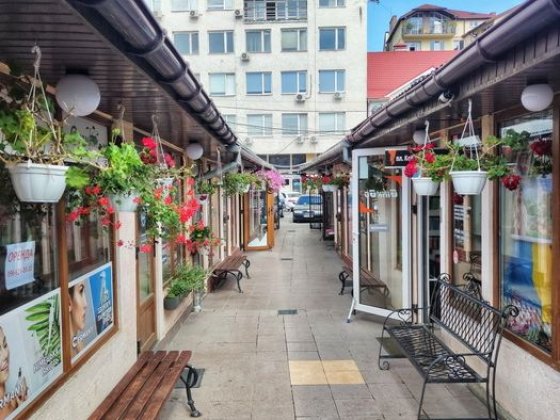 Фасадне комерційне приміщення в центрі Ужгорода | 61 м² + можливість збільшення до 128 м²