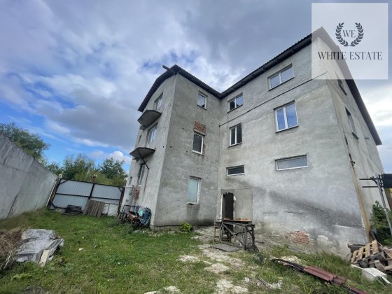 Продаж комерційної будівлі на ділянці