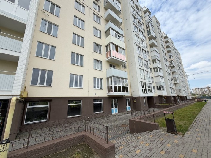 Приміщення з ремонтом вул. Незалежності, р-н Масани - фото 1