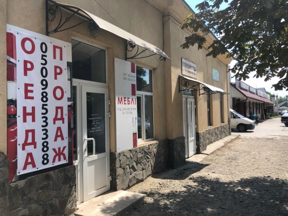 Продається фасадне приміщення біля патрульної поліції і Аристократу Черновцы