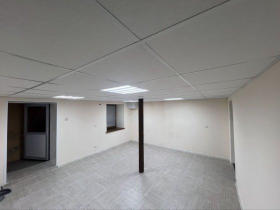 Продам нежитлове приміщення магазину від ВДАСНИКА  центр міста, 48м2 Чернигов