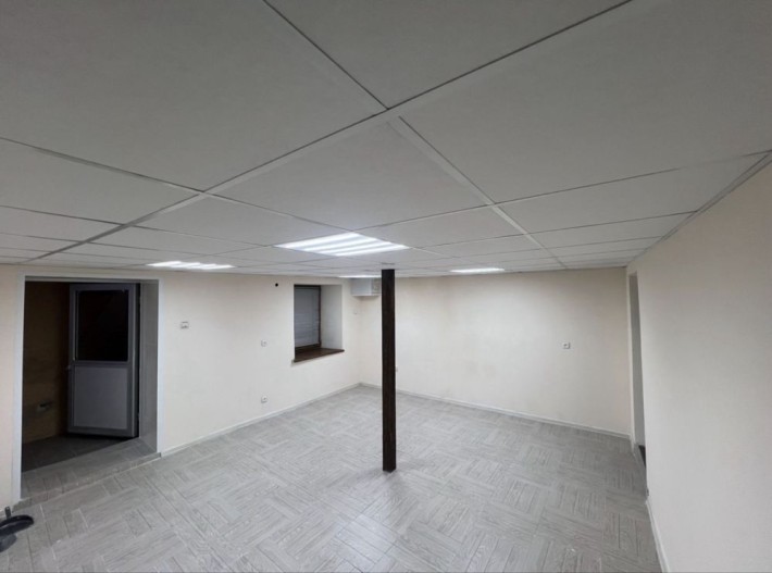Продам нежитлове приміщення магазину від ВДАСНИКА  центр міста, 48м2 - фото 1
