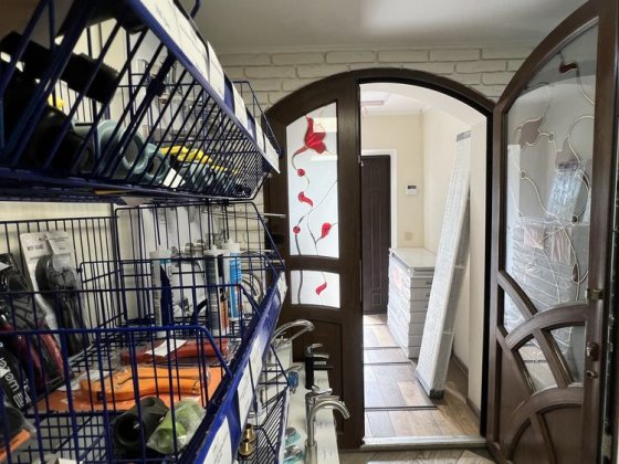 Продам комерційне приміщення по вул. казацька , діючий магазин Чернигов