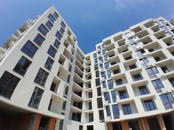 БЕЗ КОМІСІЇ Продаж фасадного комерційного приміщення 89 м2 (1719$ за м2) у ЖК LuxAr ( вул Гленца 4) - фото 1