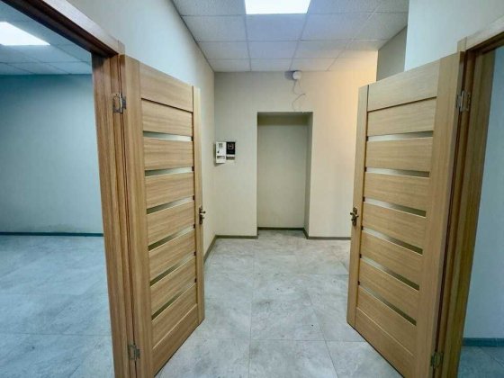 Продаж готового комерційного приміщення 58,6 м2 | Новий ремонт | проспект Миру Чернігів