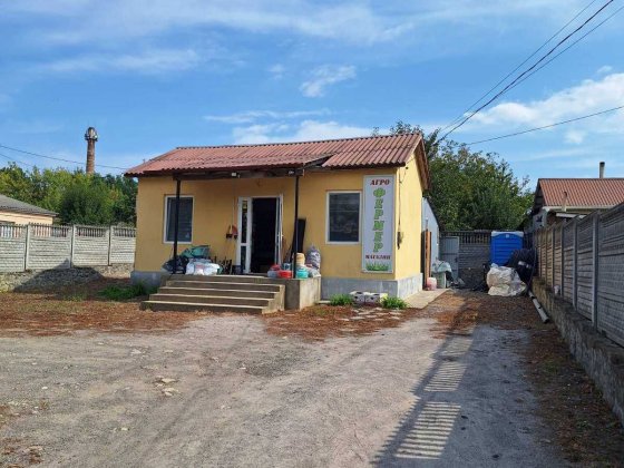 Продаж приміщеня  магазину та ділянки розташованих на центральній вулиці. Міський водогін та каналіз Вінниця
