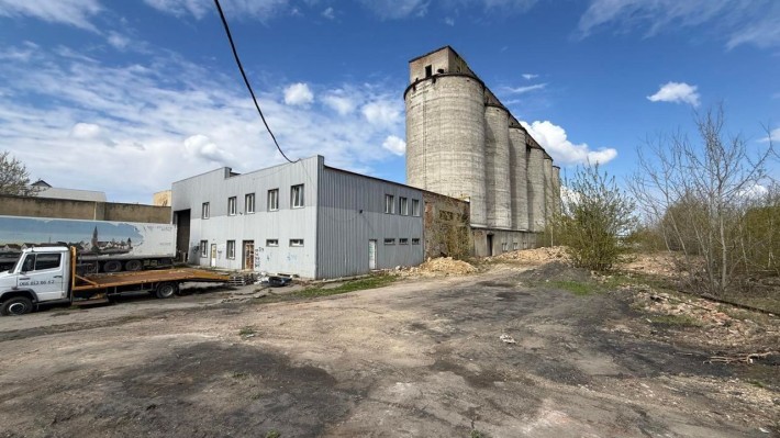 ПРОДАЖ : Майновий комплекс 4000м2 з ЖД гілкою залізниця та силосами в м. Вінниця - фото 1