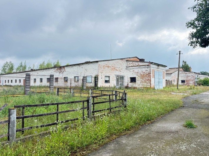 Пропонуються до продажу окремі комерційні будівлі у передмісті Вінниці, у межах 10 км від міста. - фото 1