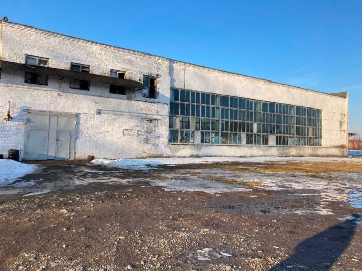 Продаж складу 1200 м² з рампою, кран-балкою та заїздом для фури - фото 1