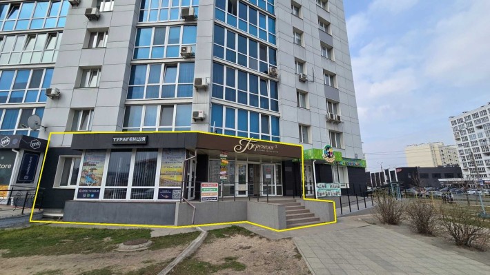 Продаж фасадного приміщення вул. Незалежності, р-н Масани - фото 1