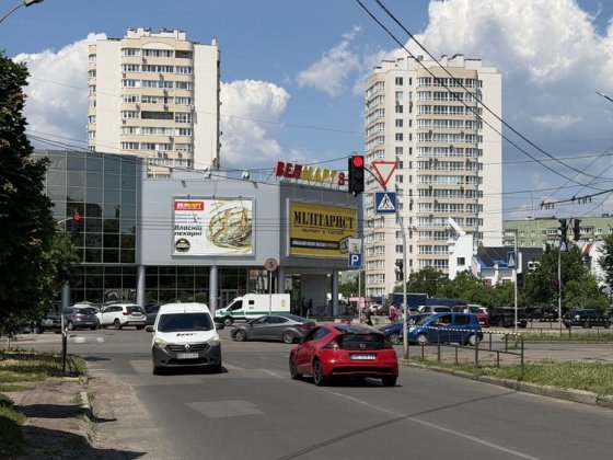 Продам фасадні 72,5м2 навпроти ТРЦ Дніпро плаза! Перший поверх Черкассы