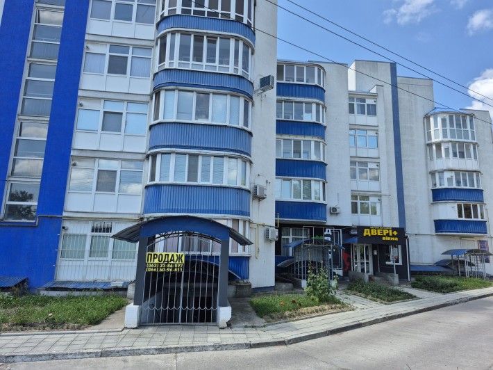Продам комерційне приміщення в районі Епіцентру - фото 1