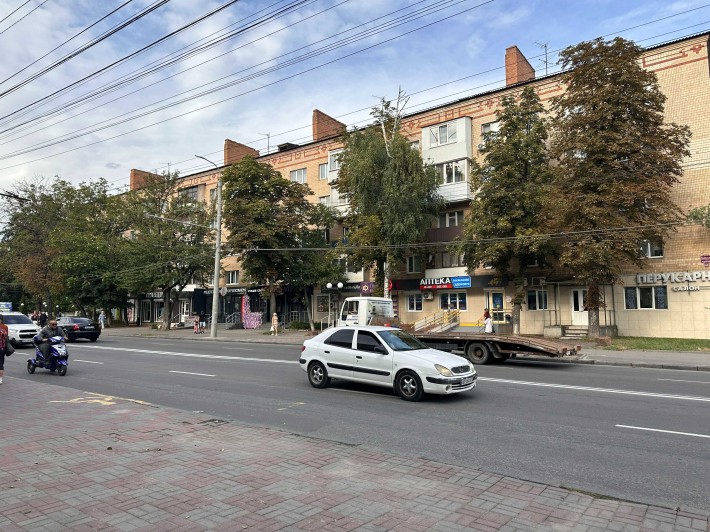 Продаж фасадного приміщення поруч з лікарнею Київська - фото 1