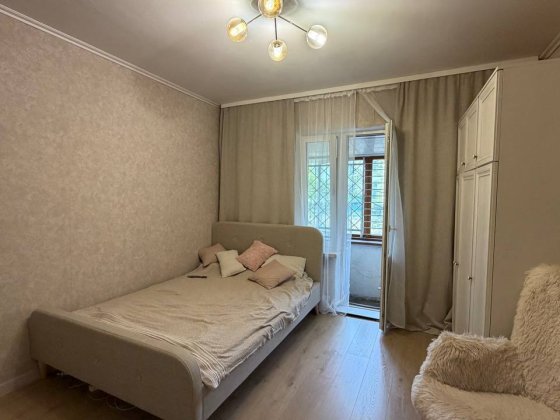 Продаж функціональної 2-к квартири біля метро Харківська вул. Тростянецька, 2 Київ