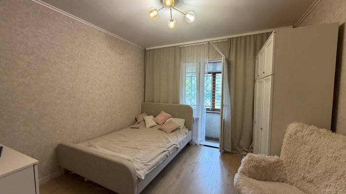 Продаж функціональної 2-к квартири біля метро Харківська вул. Тростянецька, 2 - фото 1