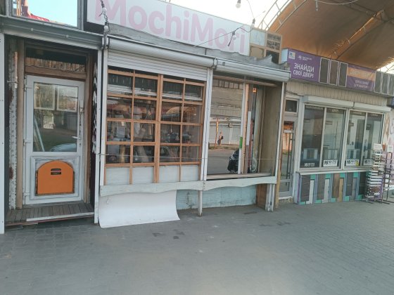 Продам ,або здам в оренду магазин зі складом Рованцы