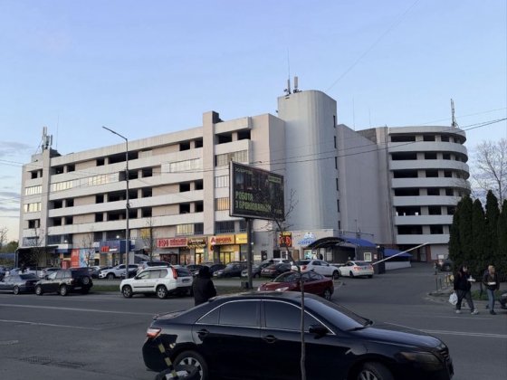 Оренда паркомісця на Драгоманова 1н Київ