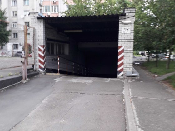 Здам місце у підземному паркінгу, Ахматової 35-В Київ