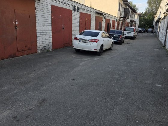 Довгострокова оренда гаража в к-ве Спутнік 3, поряд базар Троещина, Деснянський р-н ул. Крайняя 13 Київ