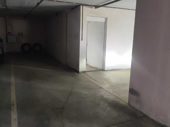 Оренда сімейного паркомісця на 2 автомобілі, вул. Драгоманова, 1Н Київ