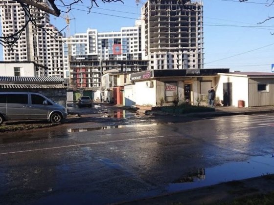 Крытое место на стоянке (Таирова, Ильфа и Петрова) Одеса