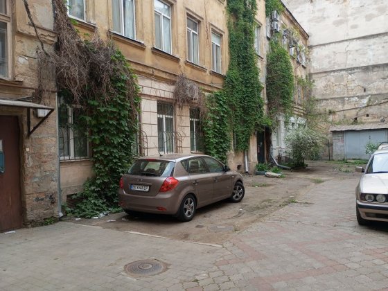 Сдам место для авто в центре Одеса